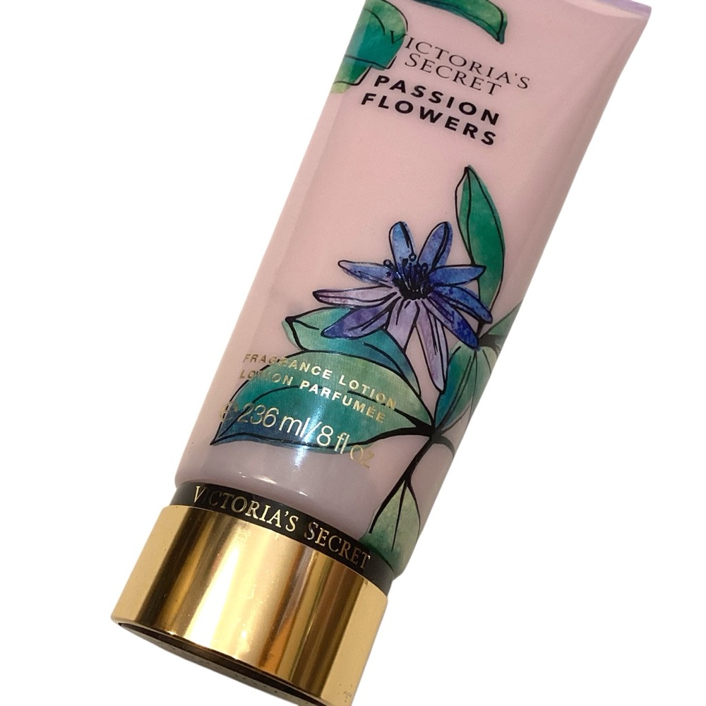Victoria’s Secret Passion Flowers Fragrance Lotion 8 Oz NEW - Picture 3 of 3